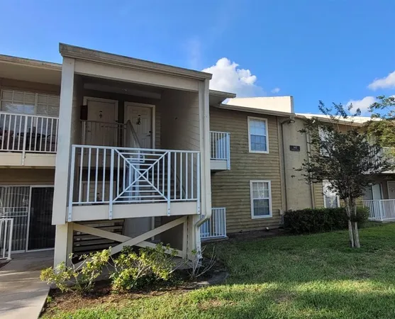 $120,000 | 302 Lake Parsons Green, Unit 102, Brandon, FL 33511