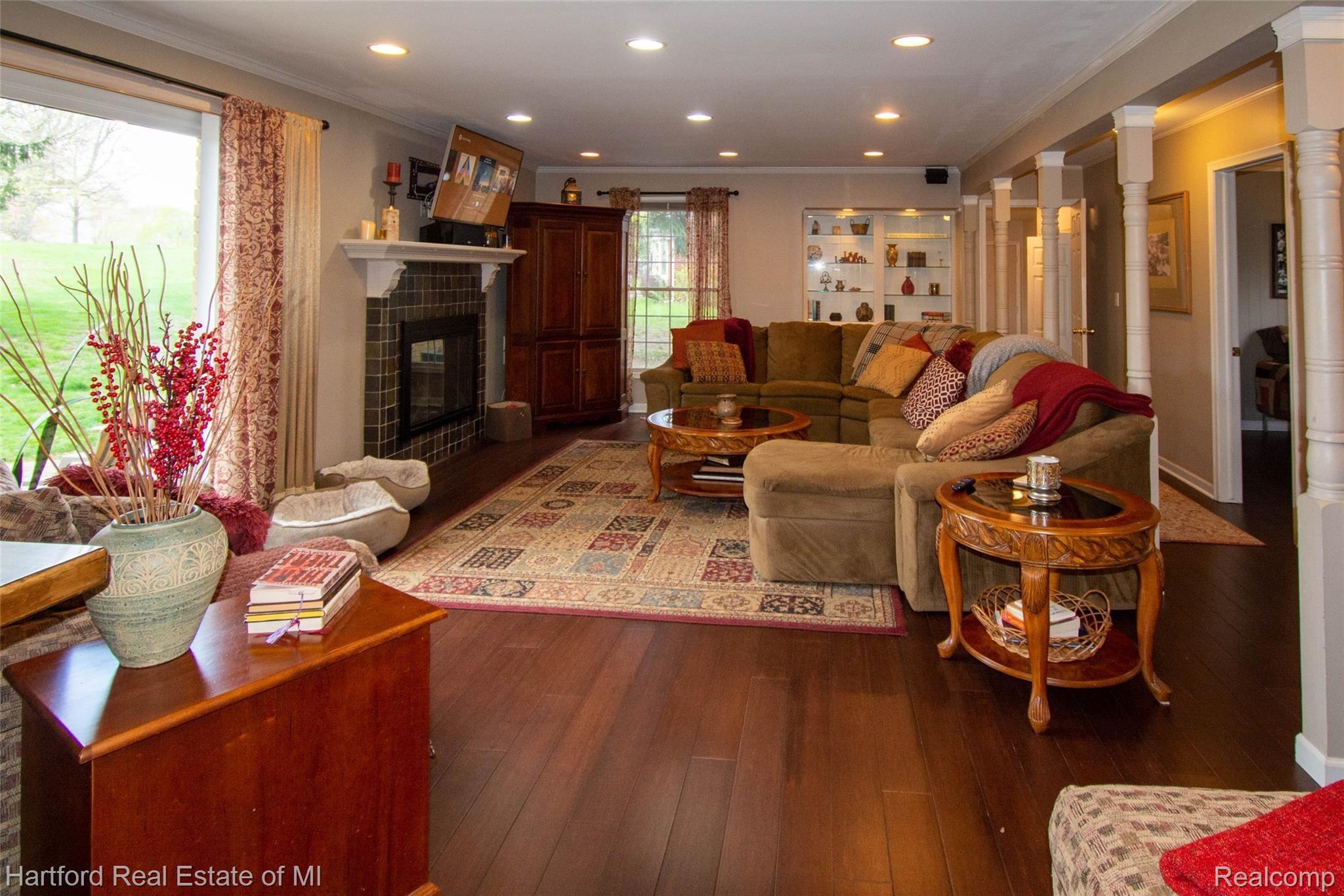 35701 Congress Road Farmington, MI 48335 - Photo 10 of 45 Family Room