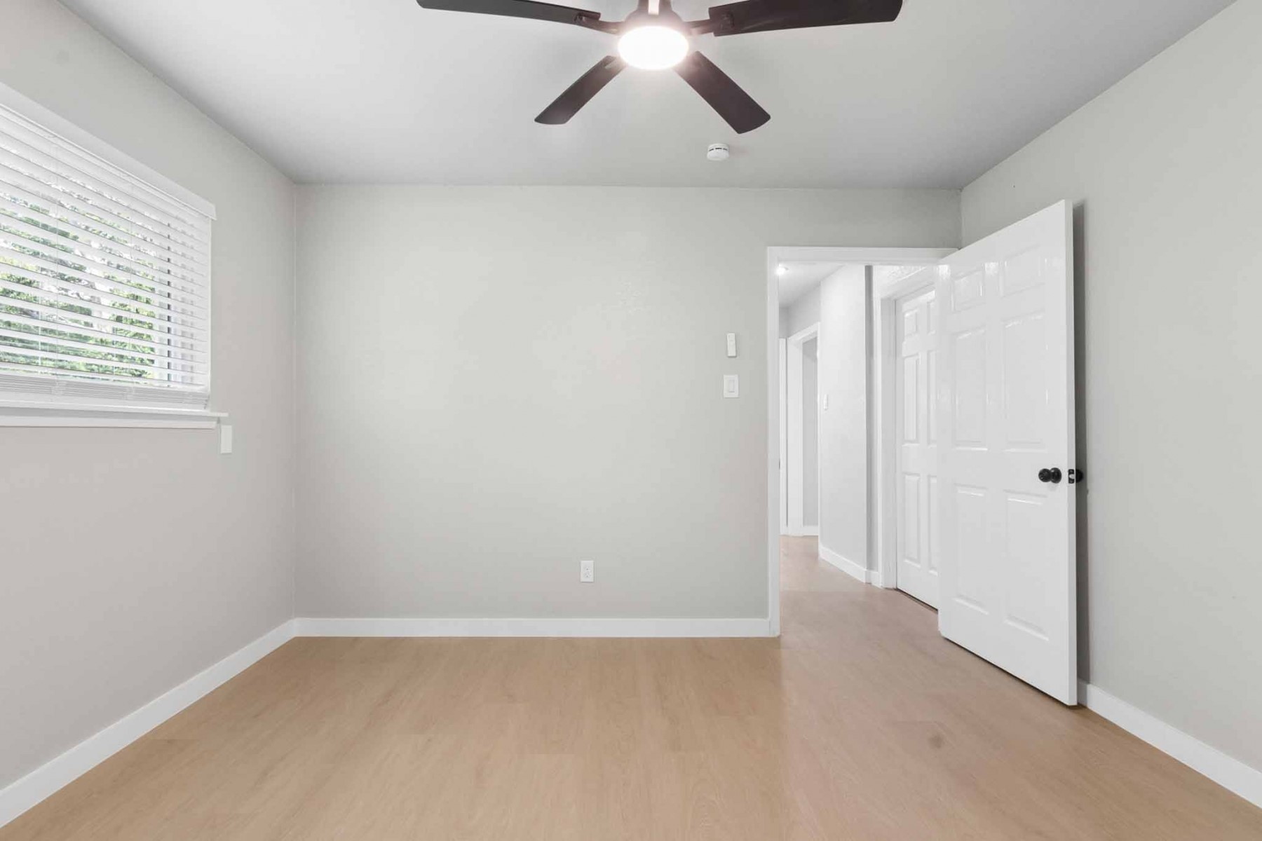 10423 Quiet Hill Road La Porte, TX 77571 - Photo 21 of 27 Guest bedroom (upstairs)