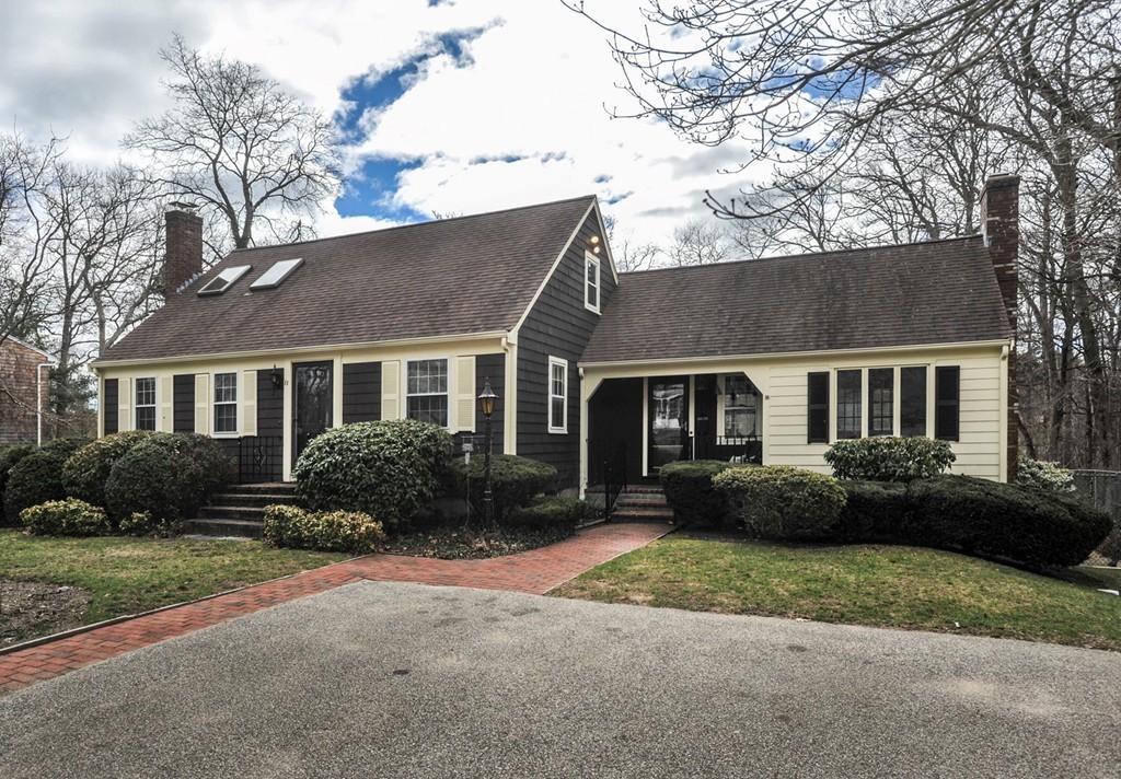 11 Fisher Road Hingham, MA 02043 - Photo 2 of 25 Gallery Image 2