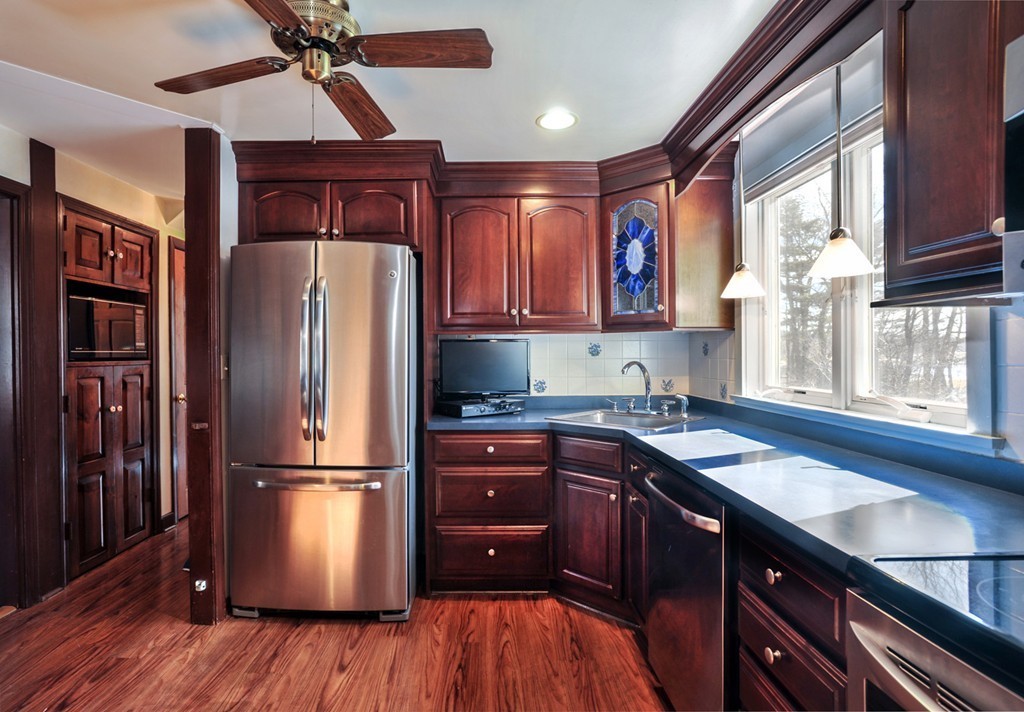 11 Fisher Road Hingham, MA 02043 - Photo 4 of 25 Gallery Image 4