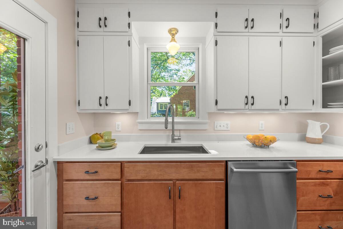 1207 Noyes Drive Silver Spring, MD 20910 - Photo 15 of 60