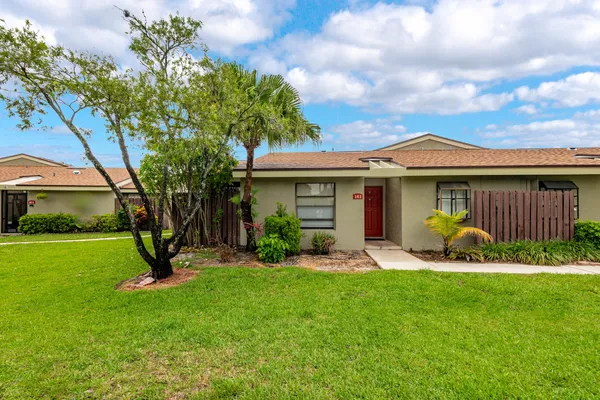 $2,500 | 161 Meadows Drive, Unit 161, Boynton Beach, FL 33436