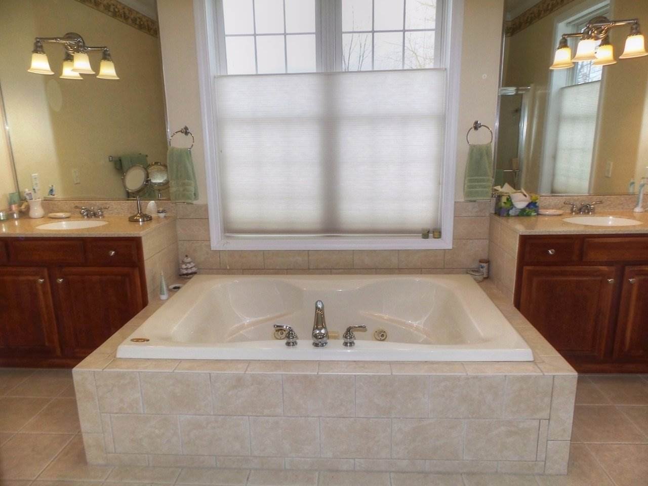 37 Four Sisters Road South Burlington, VT 05403 - Photo 7 of 36 Gallery Image 7