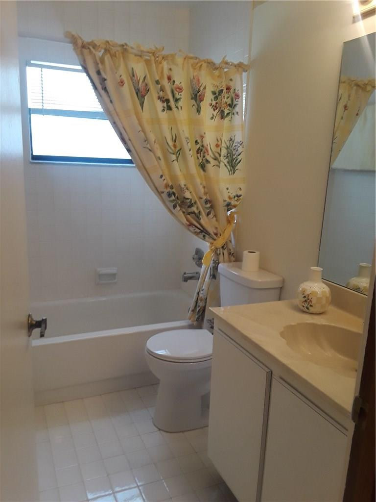 21177 Escondido Way Boca Raton, FL 33433 - Photo 16 of 16 guest bathroom