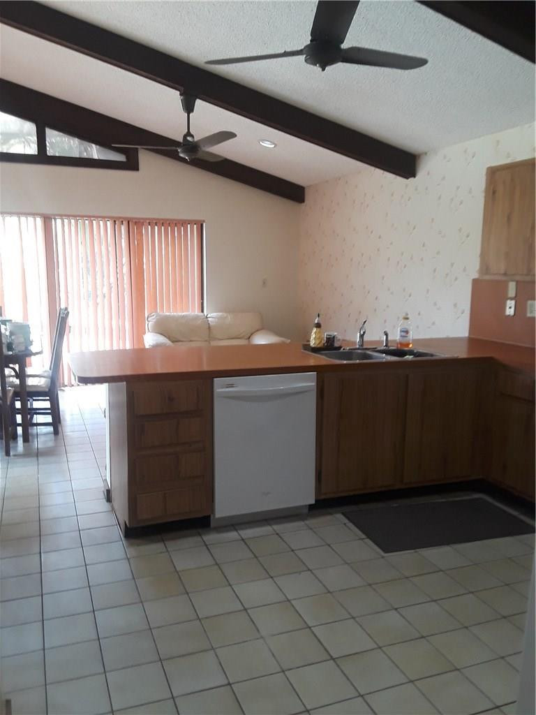 21177 Escondido Way Boca Raton, FL 33433 - Photo 6 of 16 large eat in kitchen