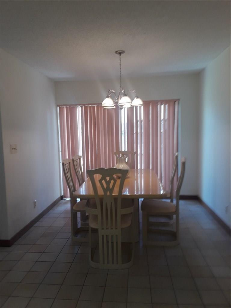 21177 Escondido Way Boca Raton, FL 33433 - Photo 9 of 16 Dining room