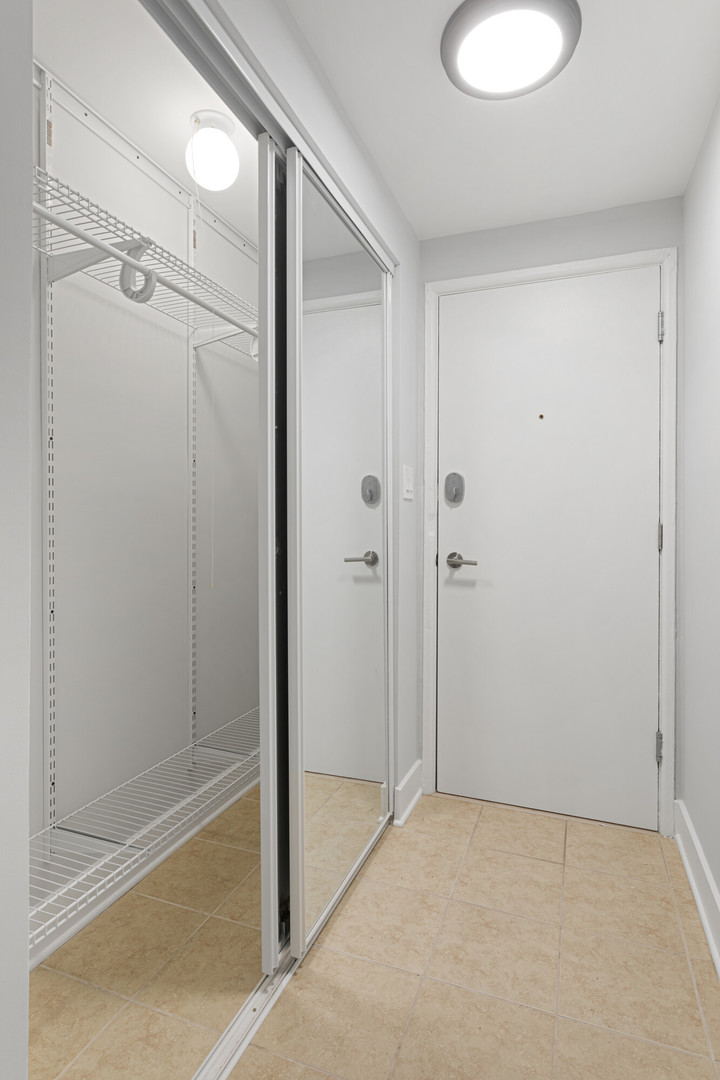 6758 North Sheridan Road, Unit 101 Chicago, IL 60626 - Photo 8 of 12 Gallery Image 8