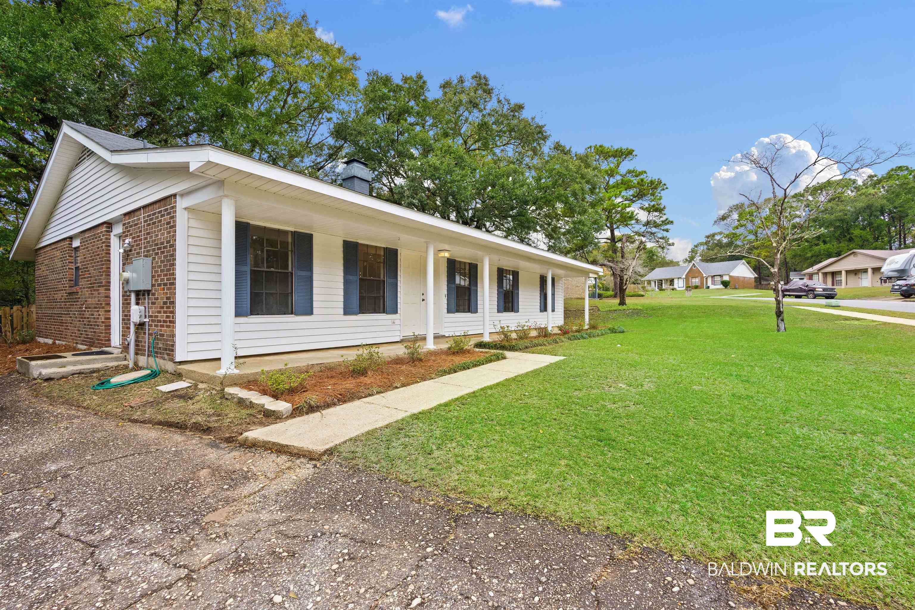 5813 Hanging Moss Court Mobile, AL 36609 - Photo 2 of 24