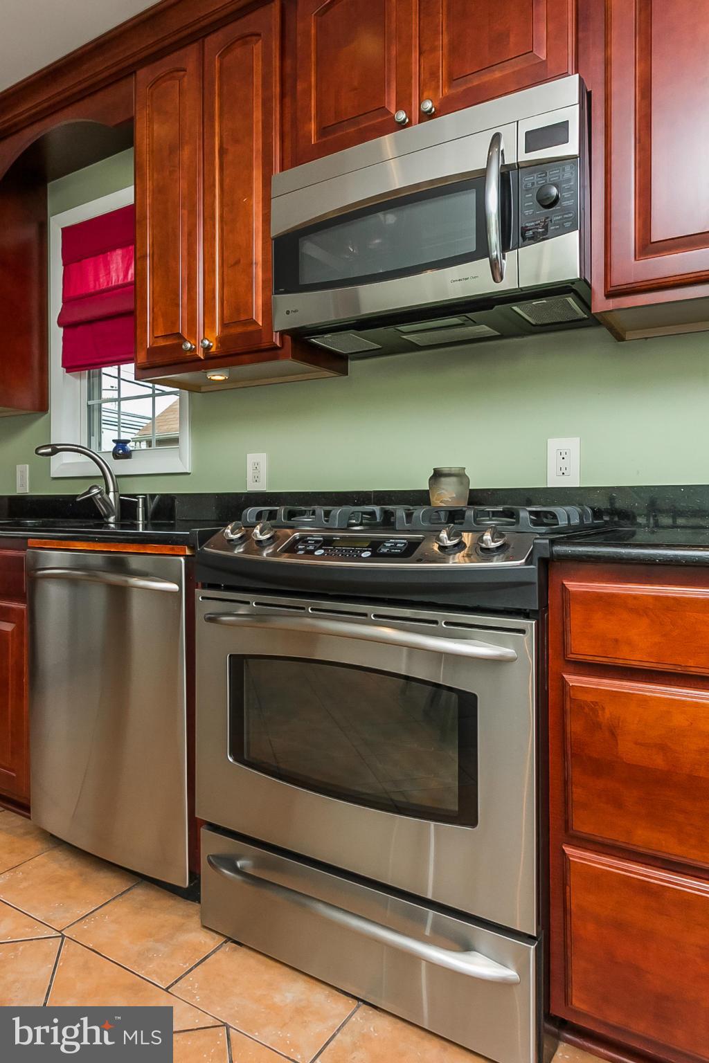 4602 Ridge Road Baltimore, MD 21236 - Photo 8 of 30 Stainless Steel Appliances