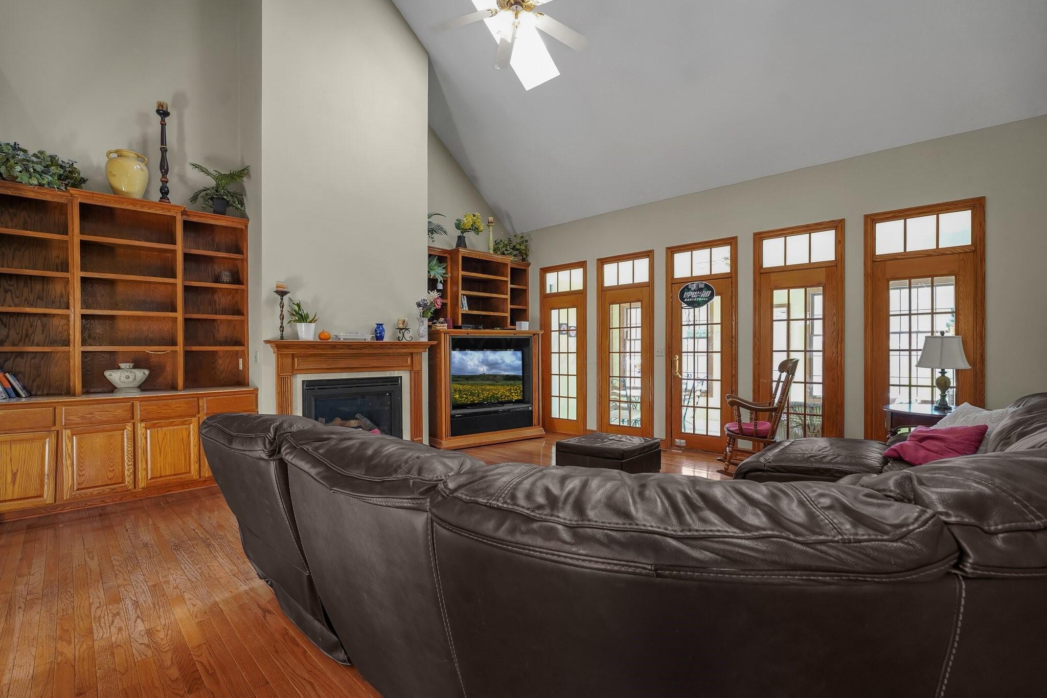2025 Grewell Road London, OH 43140 - Photo 5 of 35 Custom built-in bookcases
