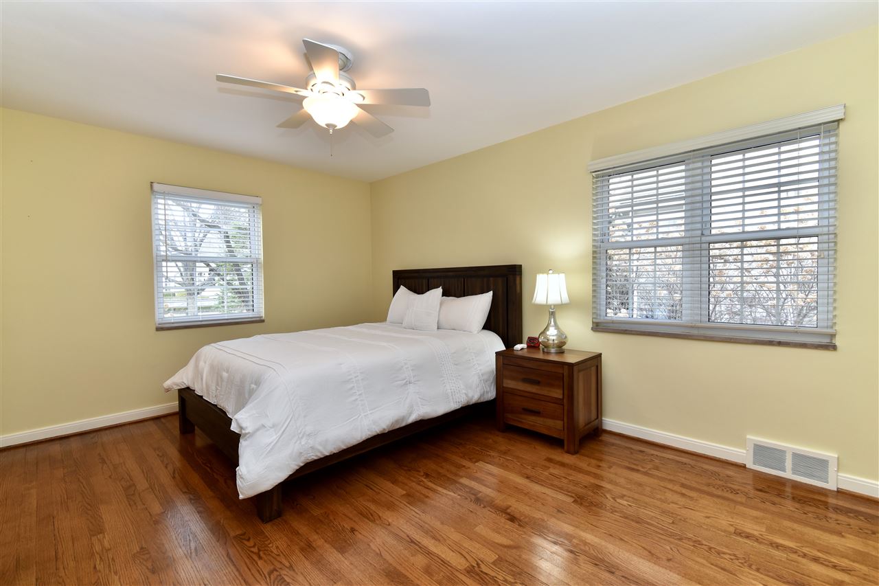 131 Lothrop Road Grosse Pointe, MI 48236 - Photo 12 of 21 50037397-11.JPG