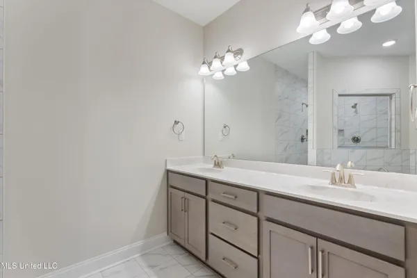 $473,300 | 5404 Hazelwood Drive, Lake Cormorant, MS 38641