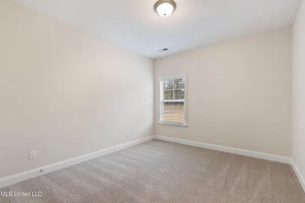 $473,300 | 5404 Hazelwood Drive, Lake Cormorant, MS 38641