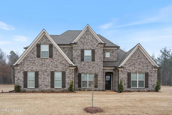 $473,300 | 5404 Hazelwood Drive, Lake Cormorant, MS 38641