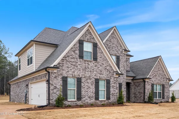 $473,300 | 5404 Hazelwood Drive, Lake Cormorant, MS 38641