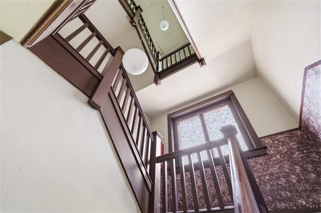 19 Singer Avenue McKees Rocks, PA 15136 - Photo 4 of 48
