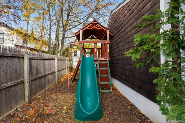 a view of a pathway of a house