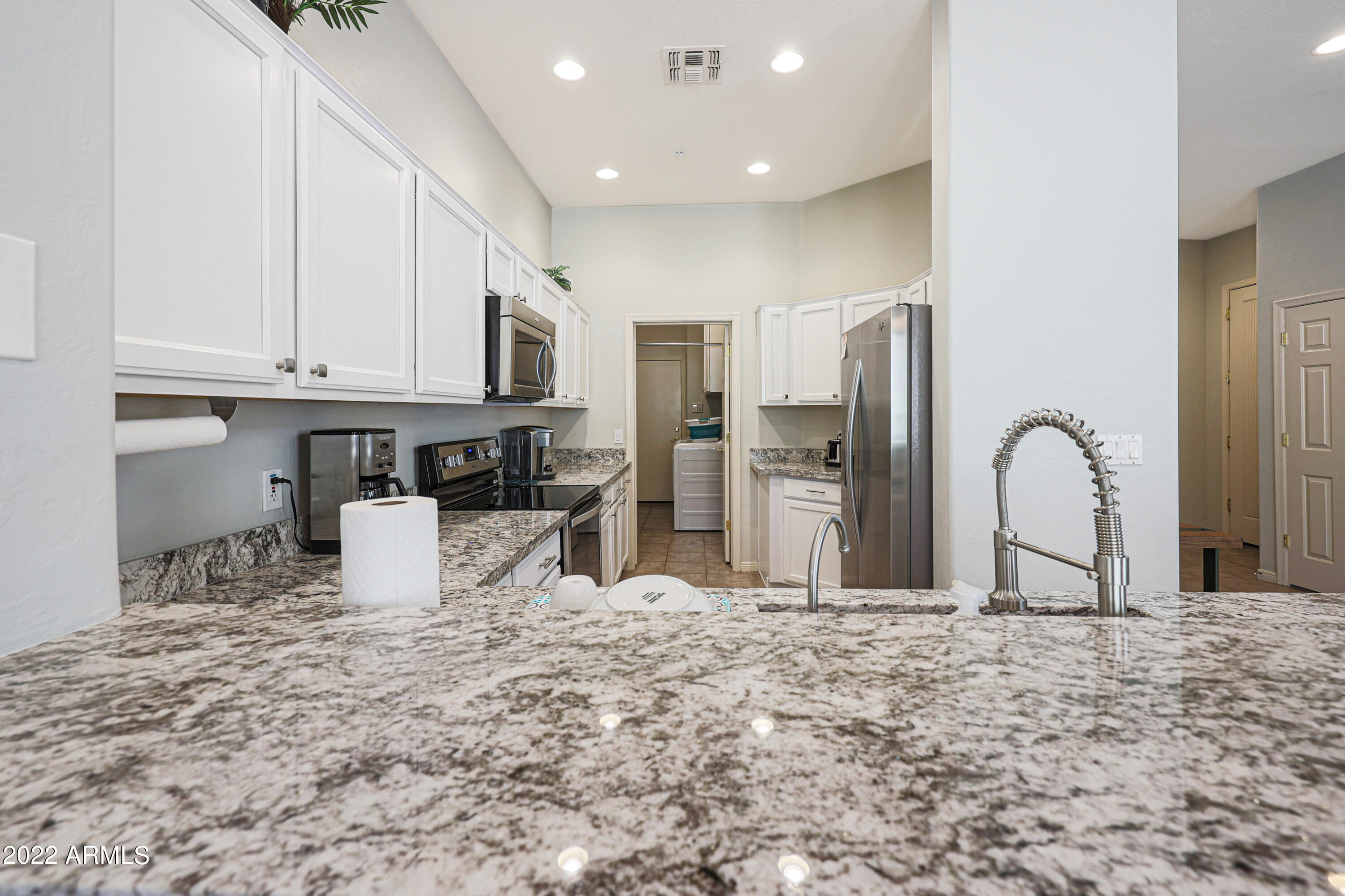 16420 North Thompson Peak Parkway, Unit 1079 Scottsdale, AZ 85260 - Photo 7 of 20 kitchen