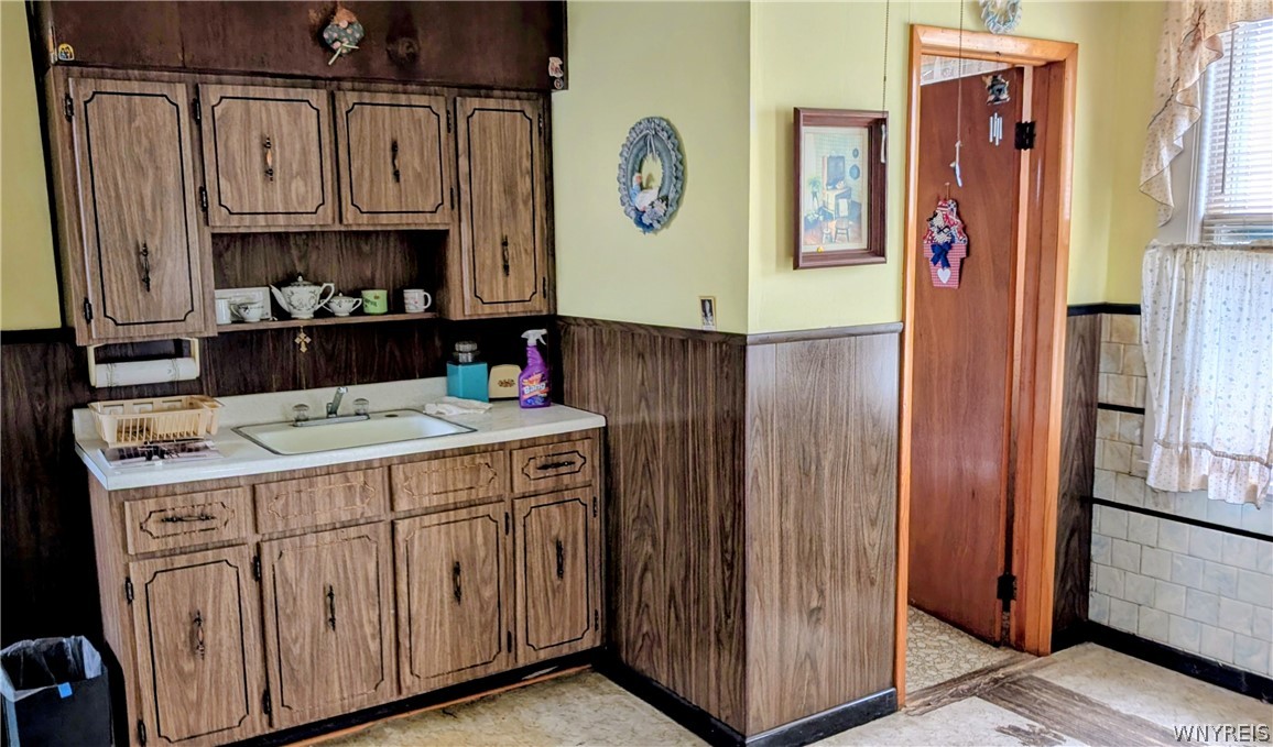 49 Howlett Street Buffalo, NY 14211 - Photo 18 of 34 2nd Floor Kitchen