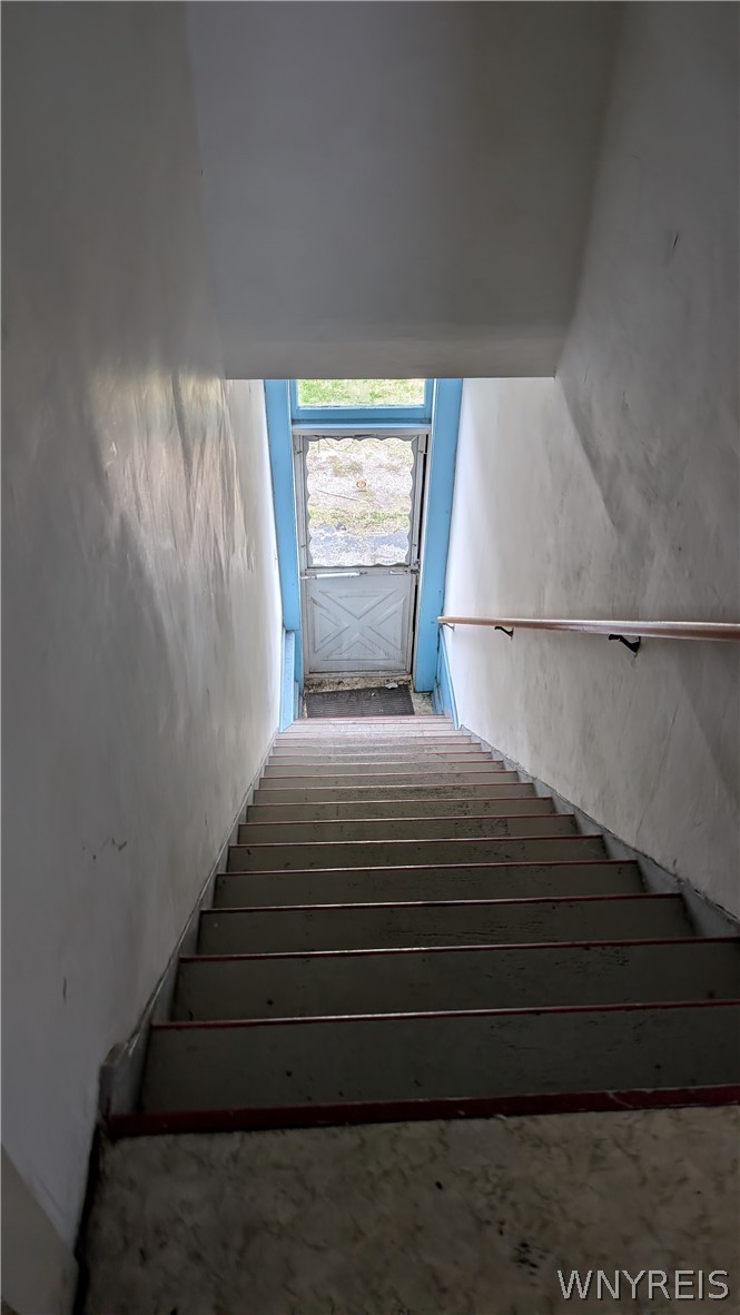 49 Howlett Street Buffalo, NY 14211 - Photo 7 of 34 2nd Floor Entry