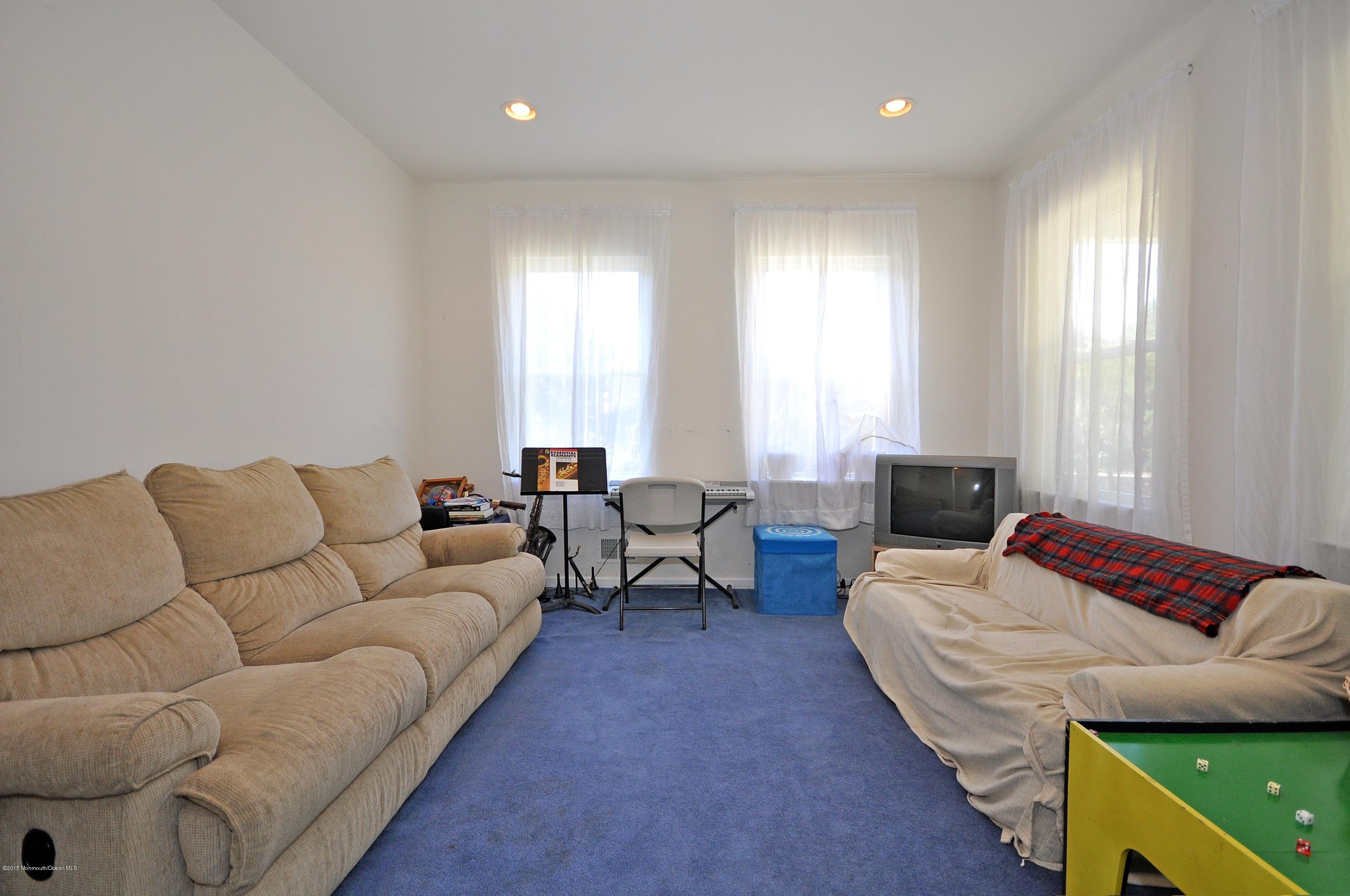 551 West Farms Road Howell, NJ 07731 - Photo 4 of 24 Living Room