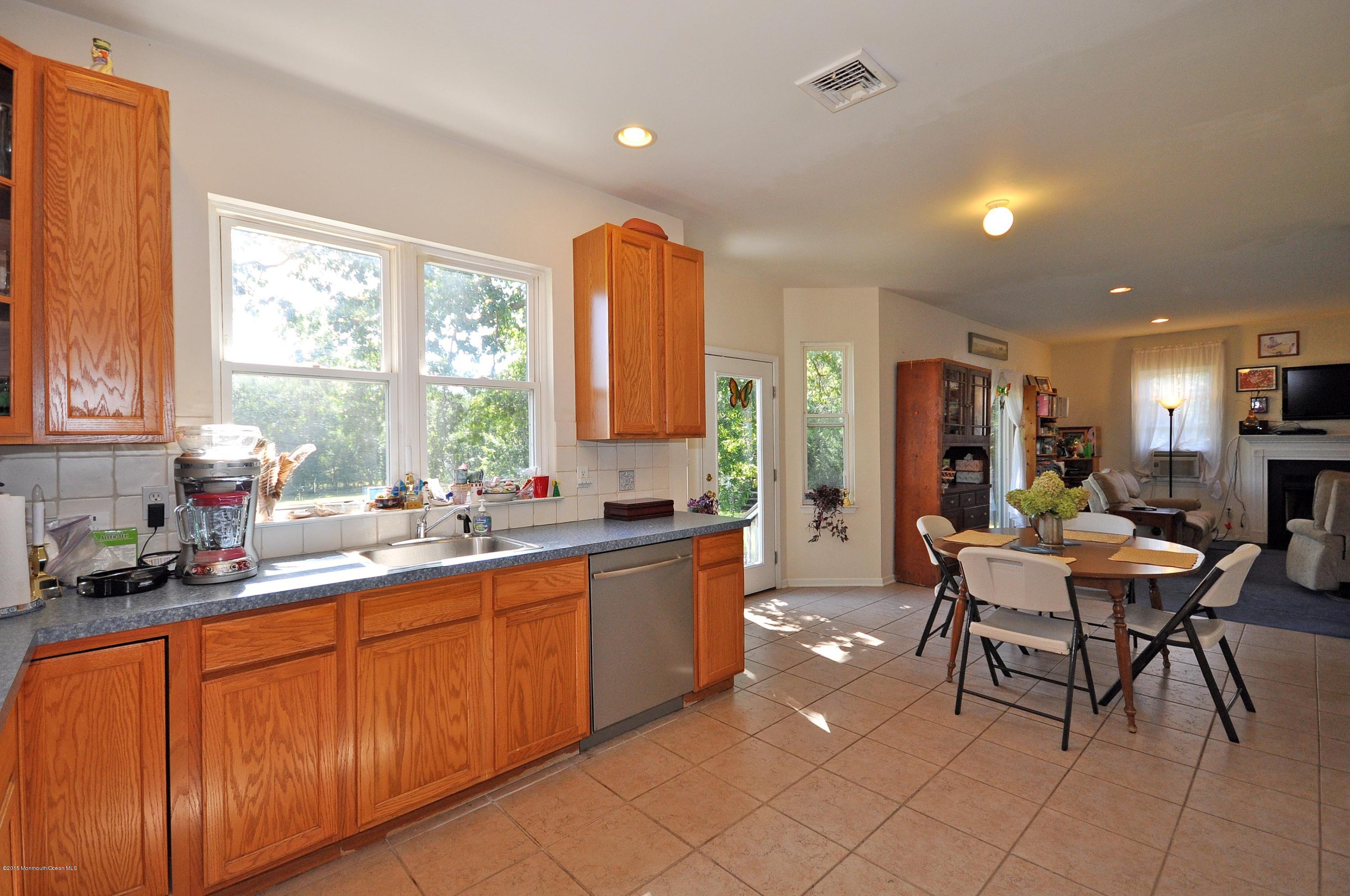 551 West Farms Road Howell, NJ 07731 - Photo 10 of 24 Kitchen