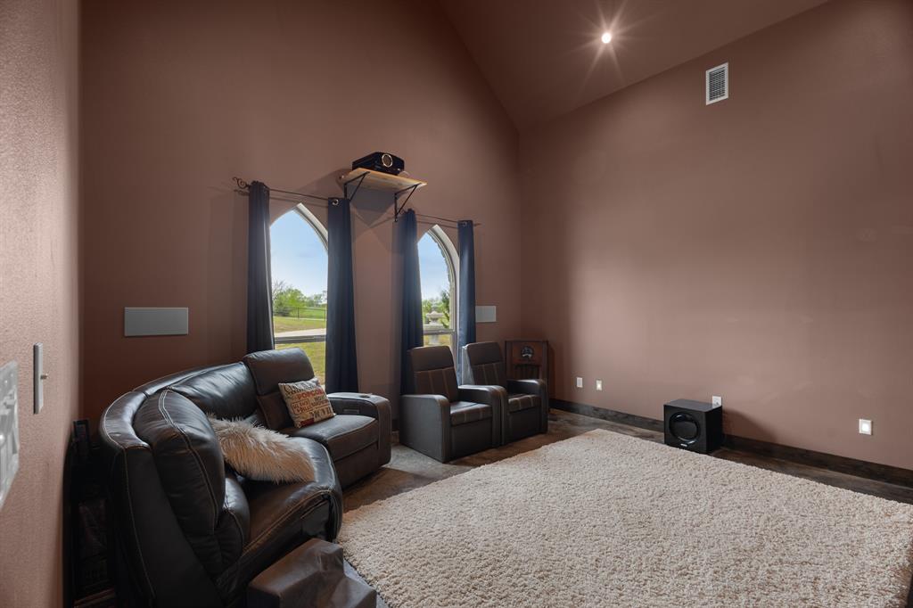 1395 Private Road 4011 Decatur, TX 76234 - Photo 10 of 34 a living room with furniture