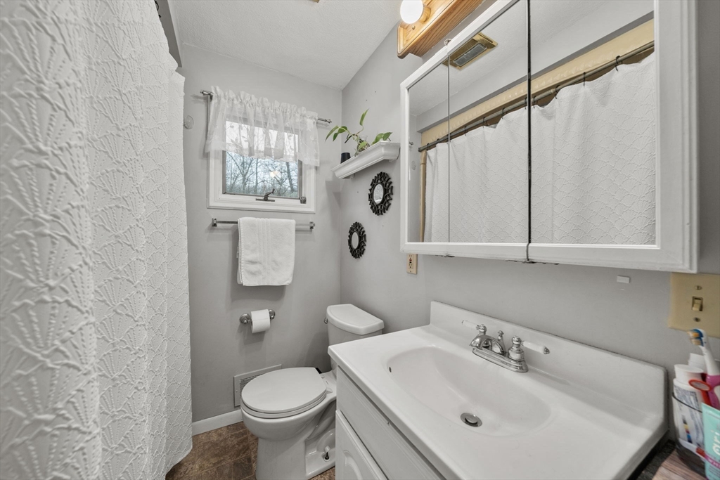 285 Den Quarry Road Lynn, MA 01904 - Photo 12 of 38