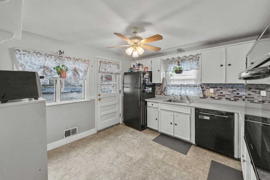 285 Den Quarry Road Lynn, MA 01904 - Photo 14 of 38