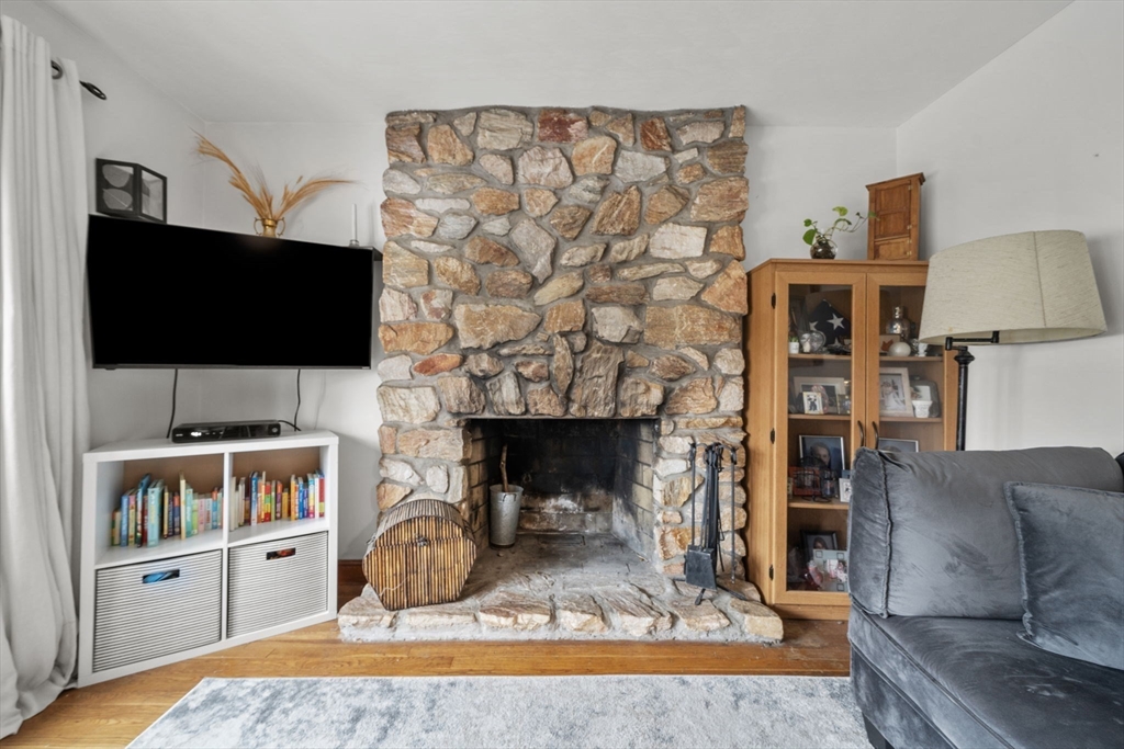 285 Den Quarry Road Lynn, MA 01904 - Photo 6 of 38