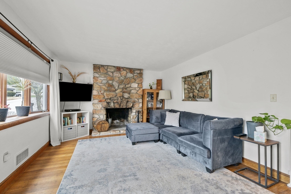 285 Den Quarry Road Lynn, MA 01904 - Photo 8 of 38