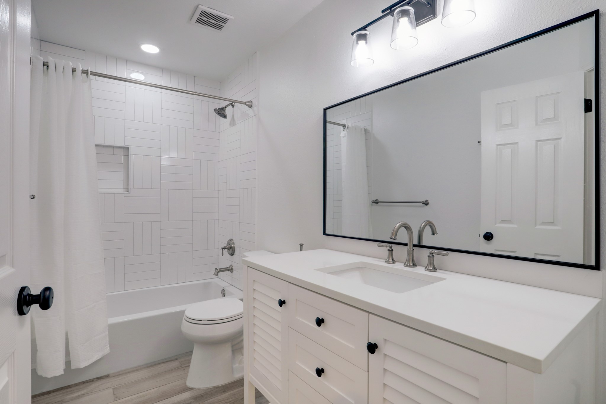 138 Summer Storm Place Spring, TX 77381 - Photo 17 of 20 Updated secondary bath with a quartz-topped vanity, modern fixtures and a stylish geometric tile surround.