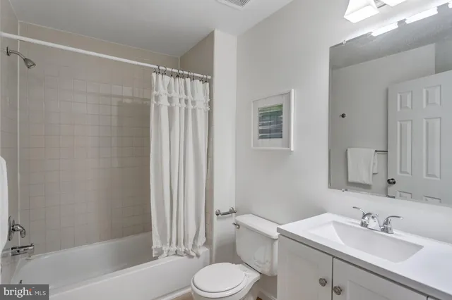 $425,000 | 15673 Viewpoint Circle, Dumfries, VA 22025