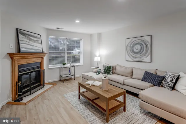 $425,000 | 15673 Viewpoint Circle, Dumfries, VA 22025