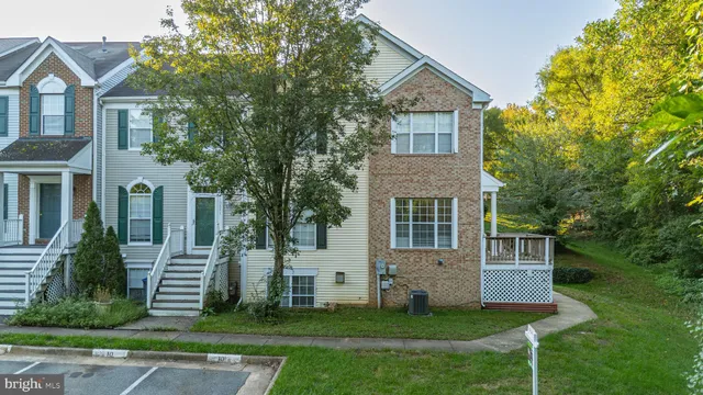 $425,000 | 15673 Viewpoint Circle, Dumfries, VA 22025