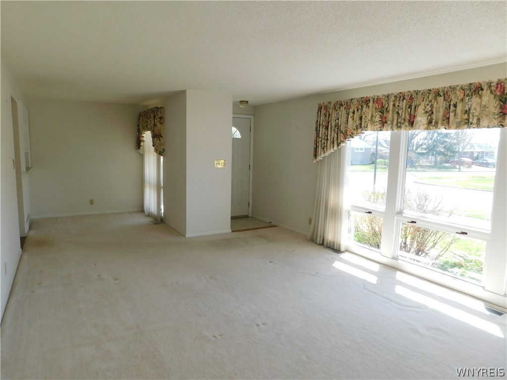 401 Glenalby Road Tonawanda, NY 14150 - Photo 12 of 20 Living room