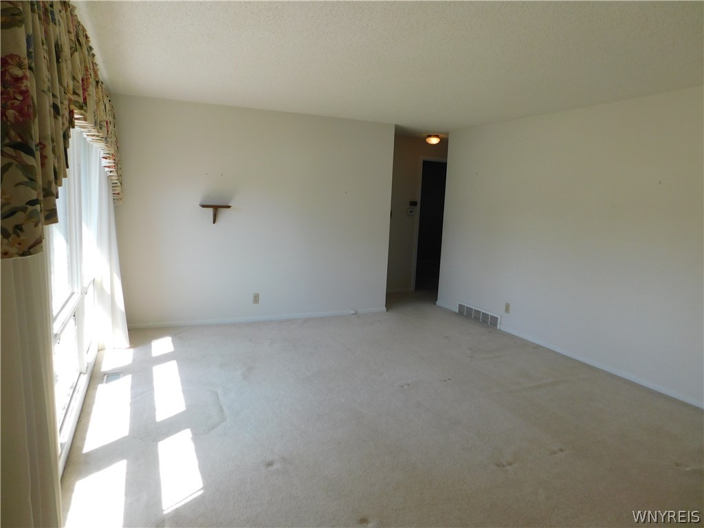 401 Glenalby Road Tonawanda, NY 14150 - Photo 13 of 20 Living room