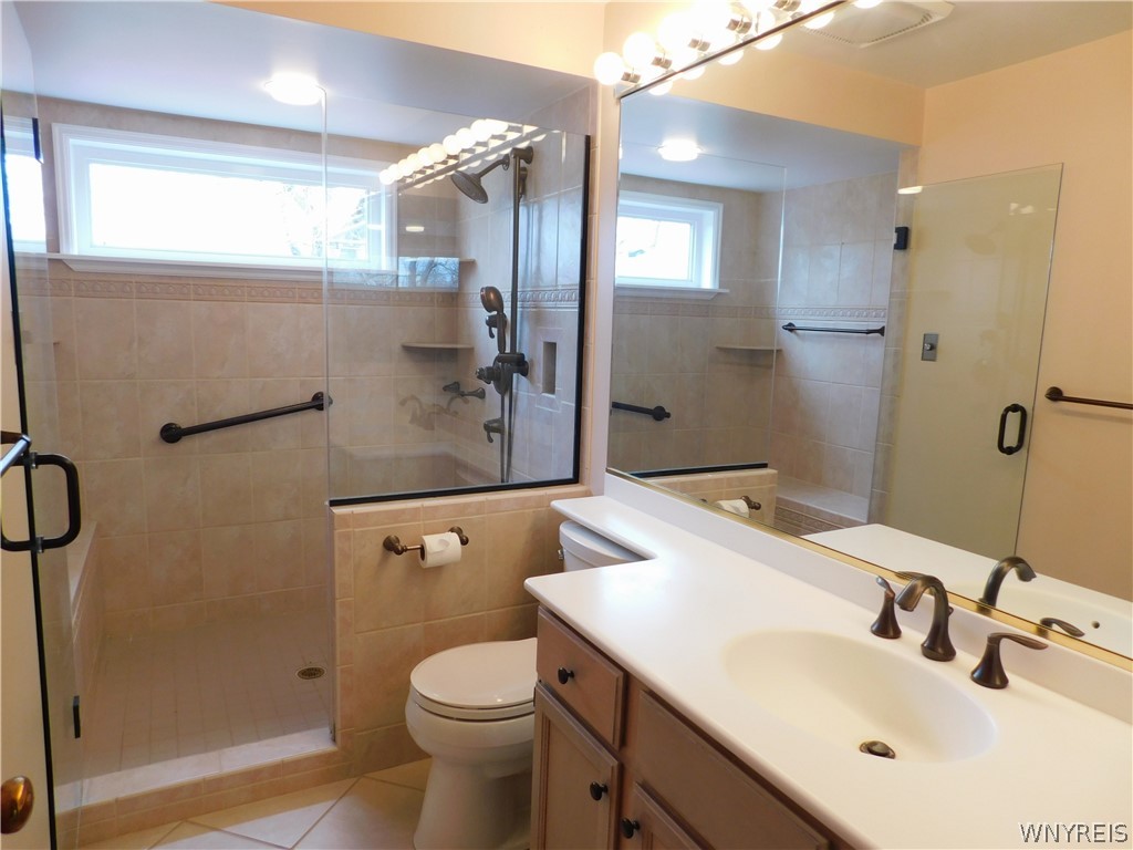 401 Glenalby Road Tonawanda, NY 14150 - Photo 14 of 20 1st floor full bath
