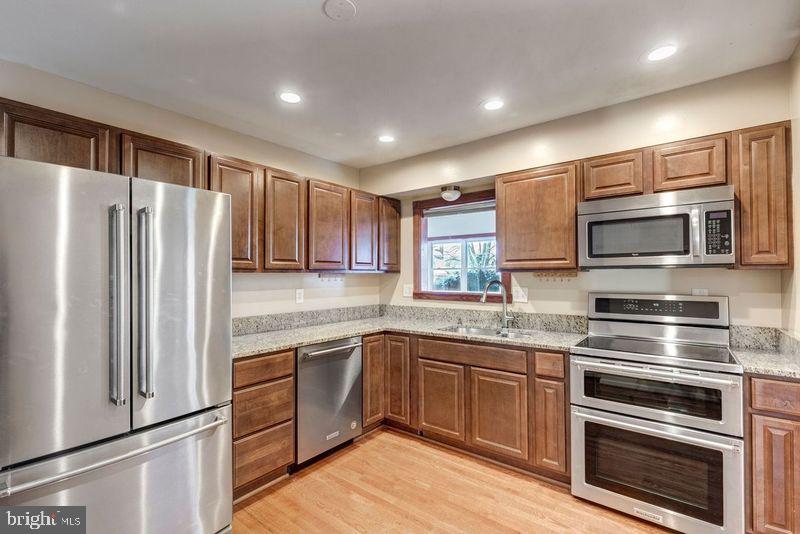 583 Hillcrest Drive Frederick, MD 21703 - Photo 4 of 23