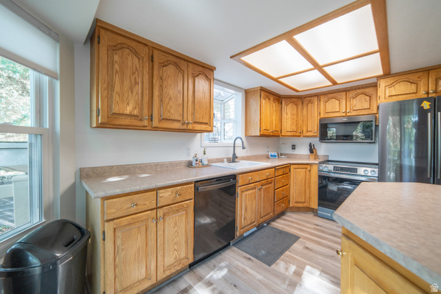 11332 South Alondra Way Sandy, UT 84094 - Photo 4 of 40