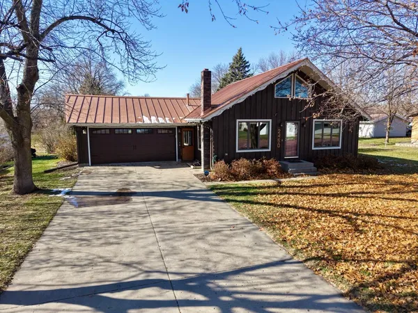 $170,000 | 2450 Douglas Street, Windom, MN 56101