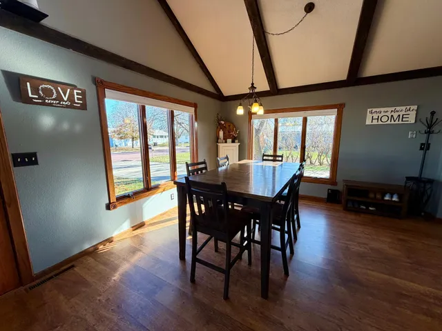 $180,000 | 2450 Douglas Street, Windom, MN 56101