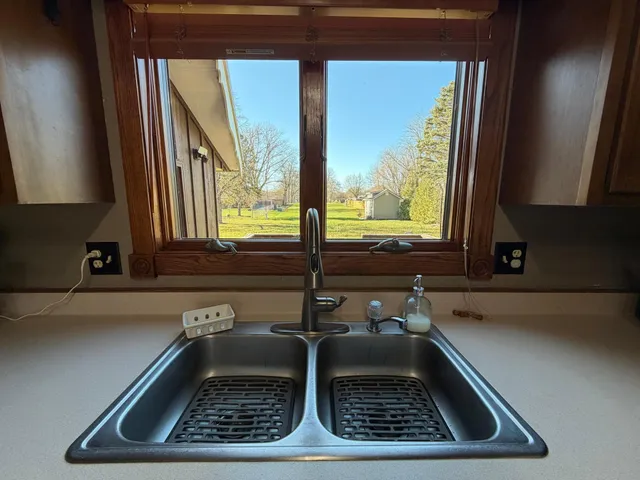 $180,000 | 2450 Douglas Street, Windom, MN 56101