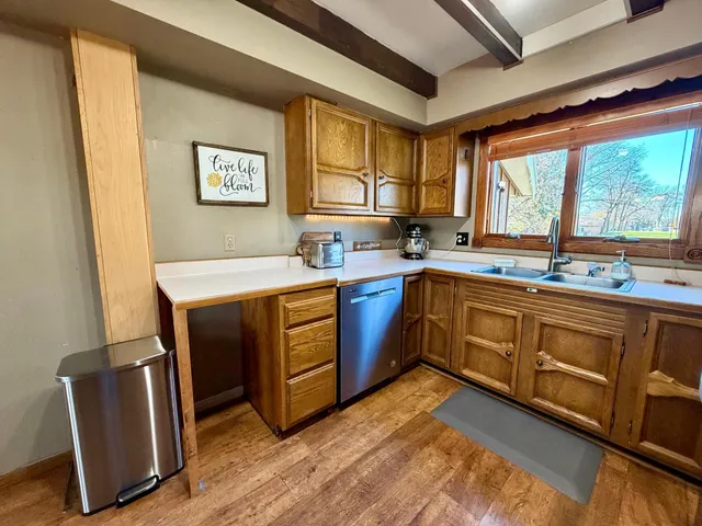 $180,000 | 2450 Douglas Street, Windom, MN 56101