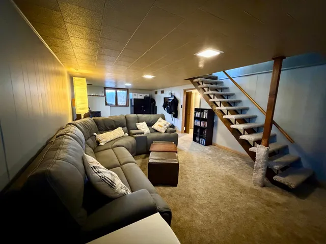 $180,000 | 2450 Douglas Street, Windom, MN 56101