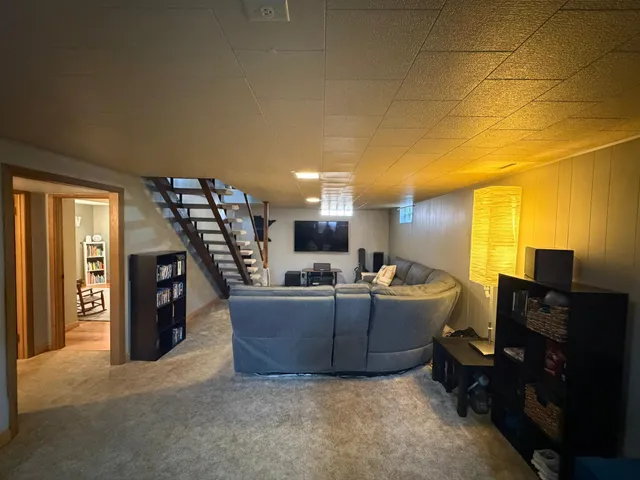 $180,000 | 2450 Douglas Street, Windom, MN 56101