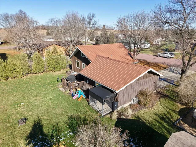 $180,000 | 2450 Douglas Street, Windom, MN 56101