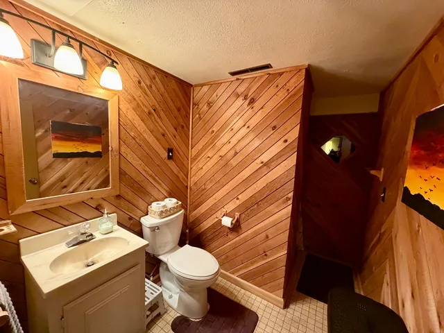 $180,000 | 2450 Douglas Street, Windom, MN 56101