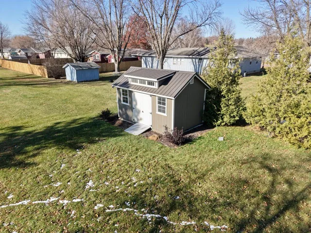 $180,000 | 2450 Douglas Street, Windom, MN 56101